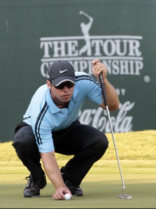 Paul Casey lines up his putt on the 18th green during first-round play in The Tour Championship