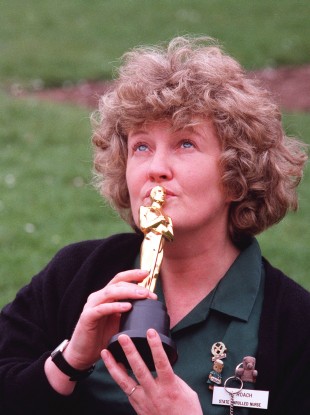 Brenda Fricker with her Oscar in 1990