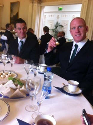 Jonny Sexton (left) and Paul O'Connell enjoy afternoon tea at Áras an Uachtaráin.