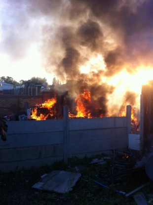 A caravan baracade on fire at Dale Farm this morning