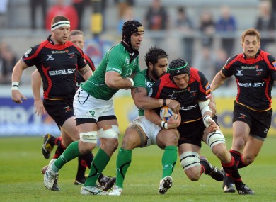 Robert Sidoli is tackled by Fetu'u Vainikolo.