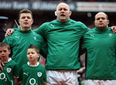 Hayes, centre, with Brian O'Driscoll and Rory Best.