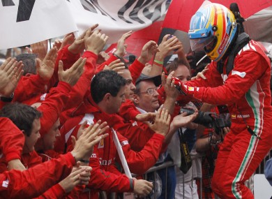 Fernando Alonso meets the team.