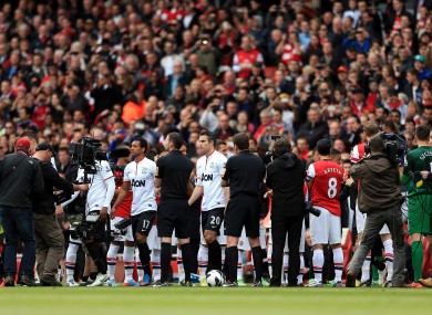 Arsenal players form a guard of honour for Premier League Champions Manchester United.
