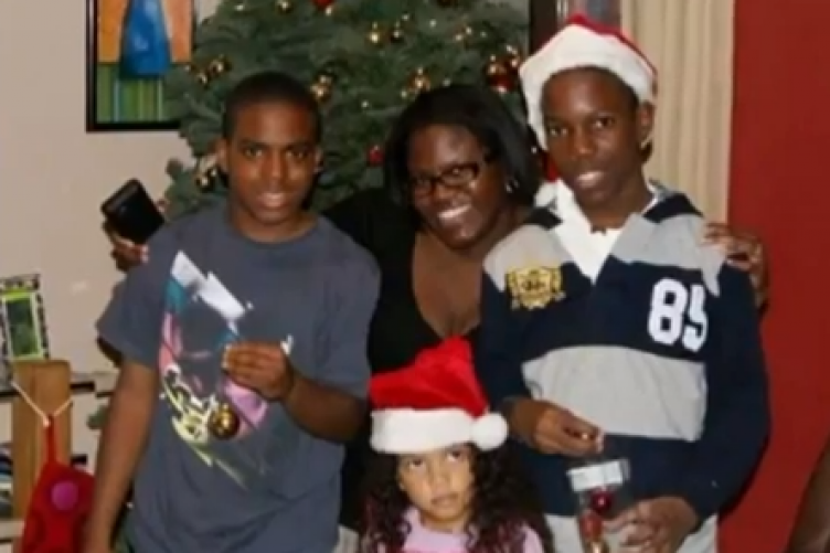 teacher tells black student he can t wear claus costume as santa is teacher tells black student he can t wear claus costume as santa is white