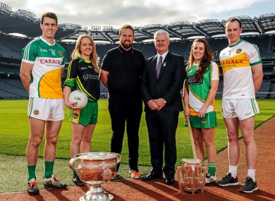 Lowry with GAA President Aogán Ó Fearghail, and Offaly players, at Thursday's launch.