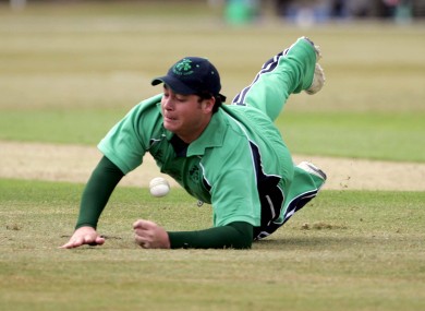 Jesse Ryder dives to stop a boundary in 2007.