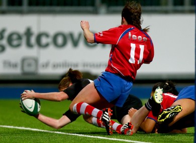 Nora Stapleton reaches out to score.