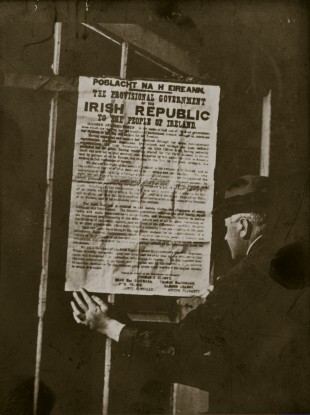 Reading a first edition print of the Proclamation in the immediate aftermath of the Rising.