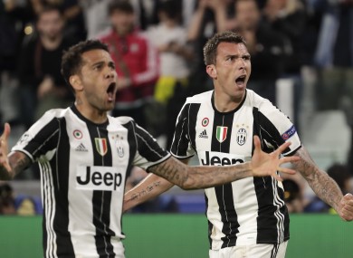 Juventus' Mario Mandzukic, right, celebrates after scoring his side's opening goal besides team mate Dani Alves.