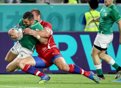 Rob Kearney scores Ireland's first try against Russia.