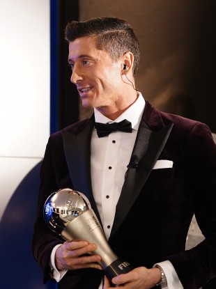 Robert Lewandowski shows off his award.