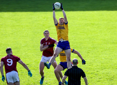 Na Fianna’s Alistair Fitzgerald wins the throw-in over Brian Fenton.
