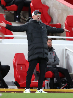Liverpool manager Jurgen Klopp has hit out at players who refuse to get vaccinated.