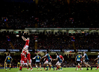Aaron Wainwright claims a lineout.