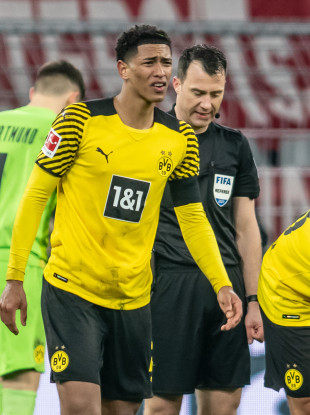 Dortmund's Jude Bellingham with referee Felix Zwayer in the background.