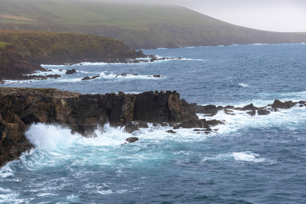 Rescue operation ongoing at Dingle Bay after fishing boat runs aground