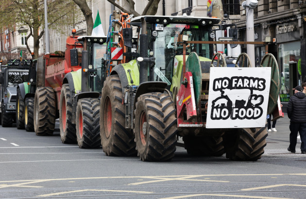 'It doesn't make sense to keep going': Convoys arrive in Dublin to protest fuel prices