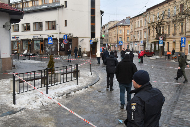 Kyiv fights on multiple fronts, the war against Russia and the criminal underworld