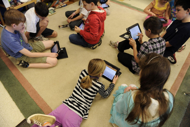 Textbooks v screens: Parents are now questioning the use of classroom tech