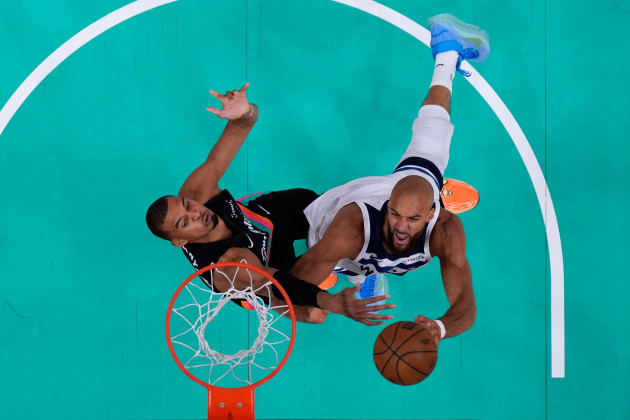 Timberwolves pip Spurs in Game 1 as Knicks rout Sixers