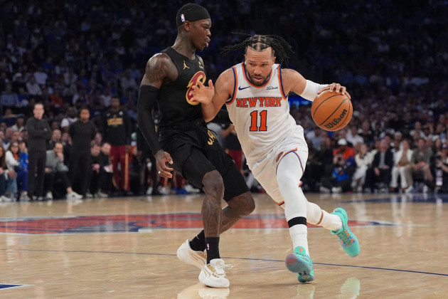 Knicks rally from 22 points down in 4th quarter to stun Cavs in NBA East finals opener