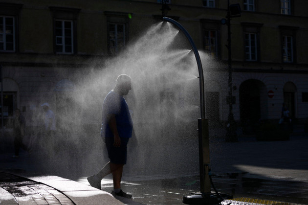 France records around 1,000 deaths as heatwave moves to eastern Europe