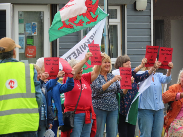 Athrú ó bhonn ar úsáid na Breatnaise ó tugadh isteadh caighdeáin teanga i 2011 - Coimisinéir