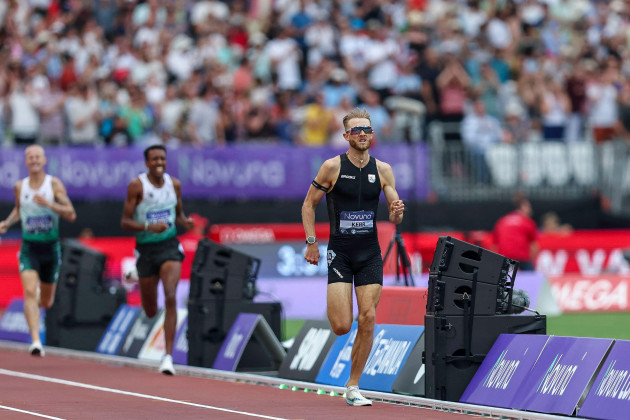 British runner breaks world record for mile held for 27 years