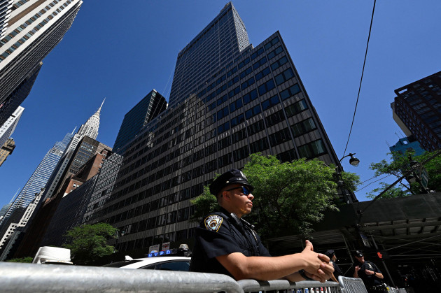 Crews work to stabilise New York City skyscraper at risk of partial collapse