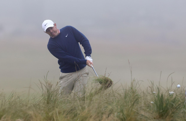 Scottish Open suspended due to fog as McIlroy slips off lead