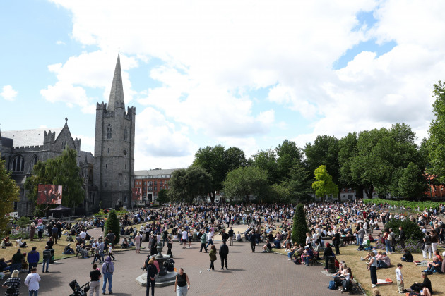 Cheers and applause for Glen Hansard as family and friends pay tribute at large-scale funeral Huge crowds gathered to pay their respects to the late singer at his funeral at St Patricks Cathedral.