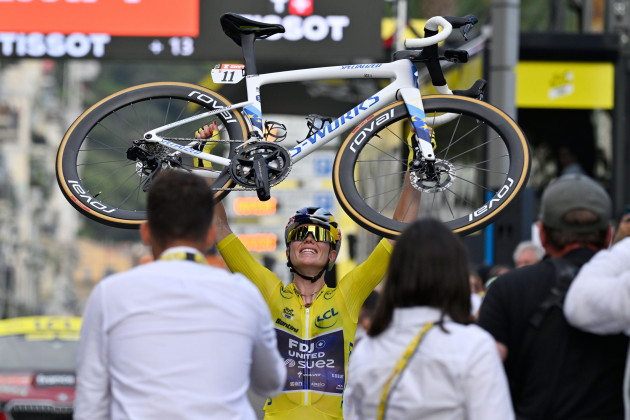 Vollering rides clear of her rivals to seal Tour de France glory with final-stage win