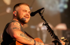 Zach Bryan klæddist 'Free Palestine' bol á tónleikum — Eftir deilur Ed Sheeran og Macklemore